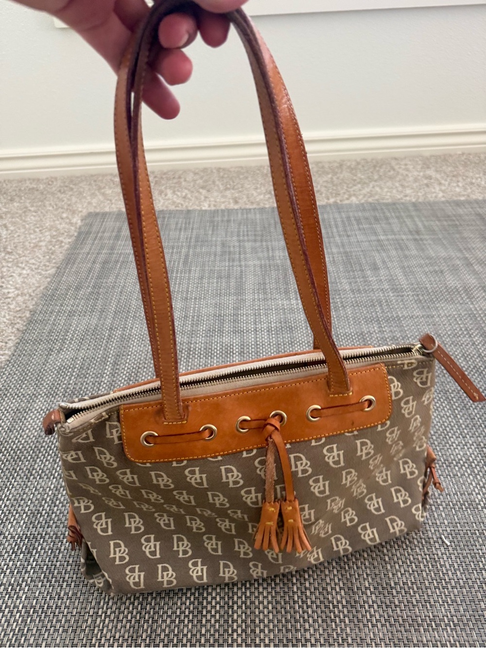 Vintage Dooney and Bourke USED tote bag - Picture 6 of 16
